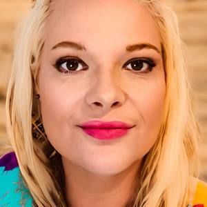 Meet your Posher, Karrie